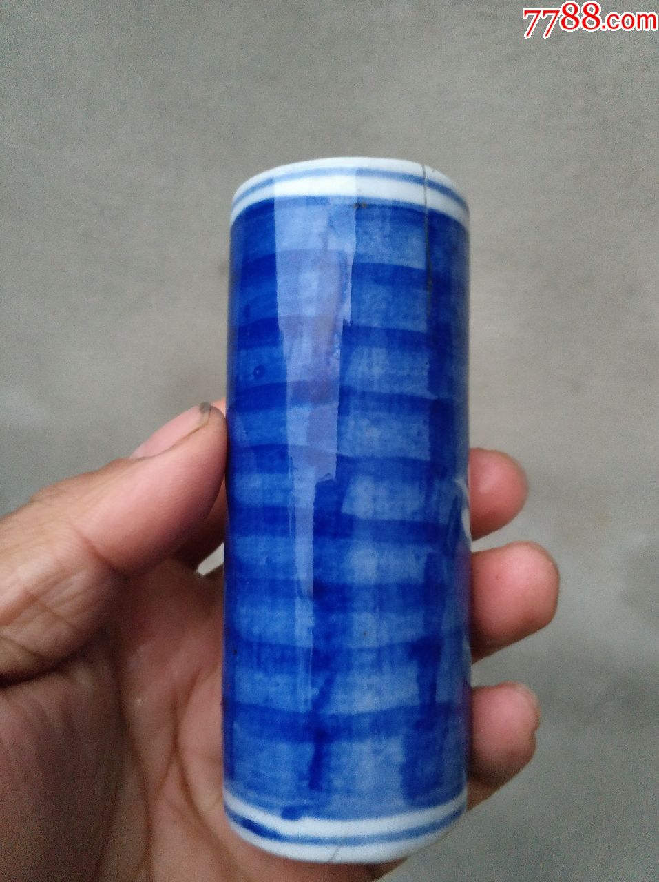 高10厘米,直径4厘米,有两条长都在三厘米左右的窑裂,没有冲线,七八十