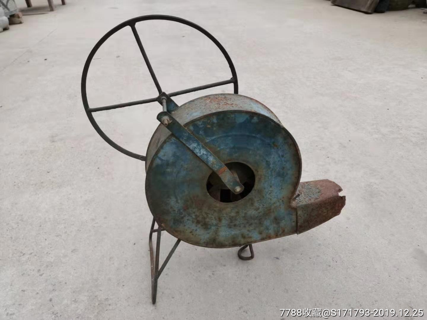 手摇铁鼓风机一个