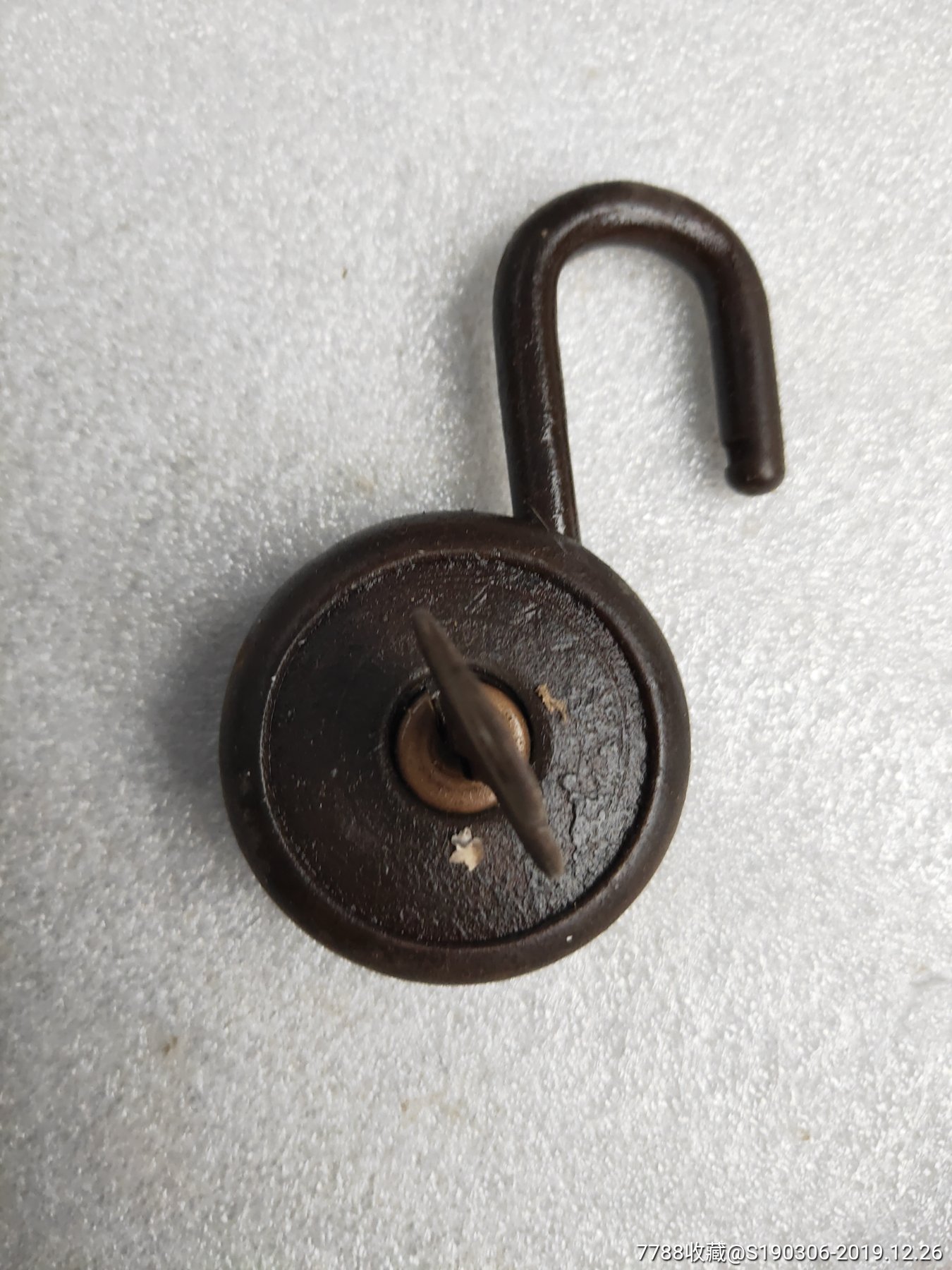 民国时期挂锁开启不流畅8555