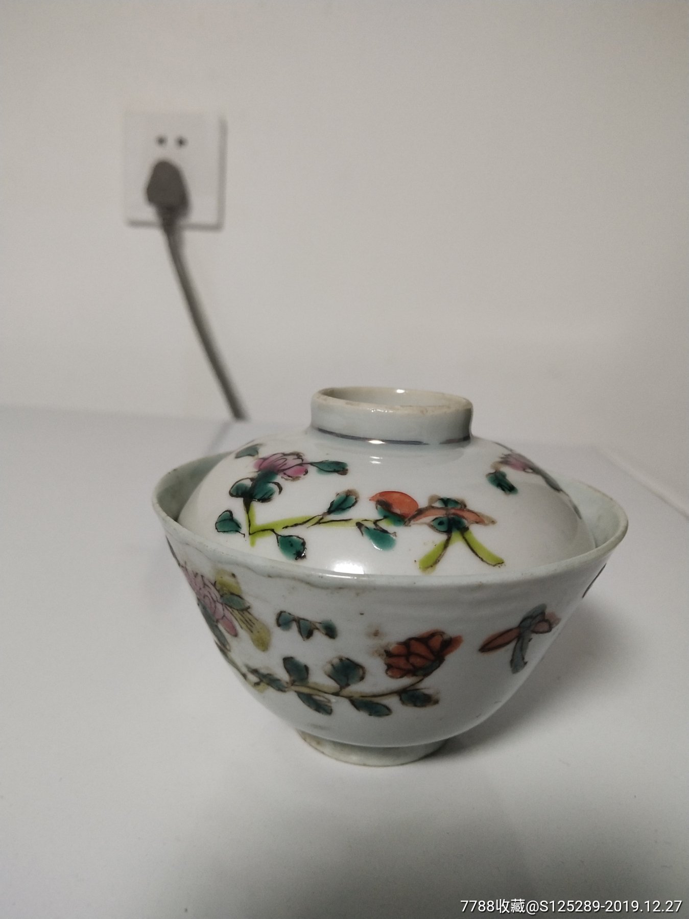 民国手绘粉彩瓷盖碗茶碗