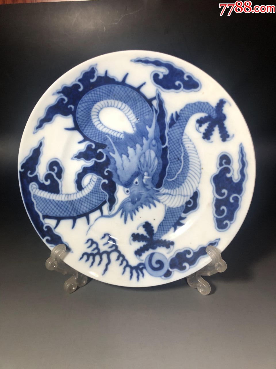 清代龙纹图盘一对