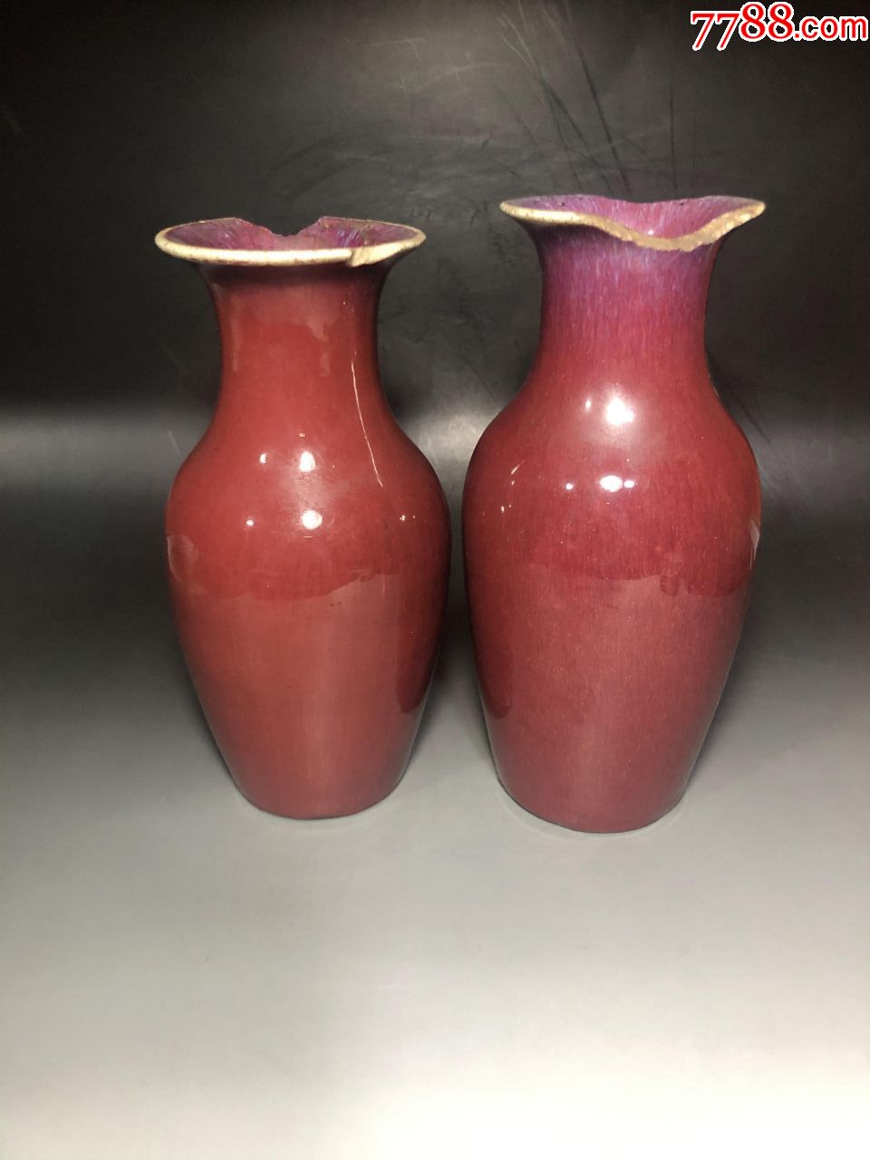 清早期朱砂红釉小弹瓶一对