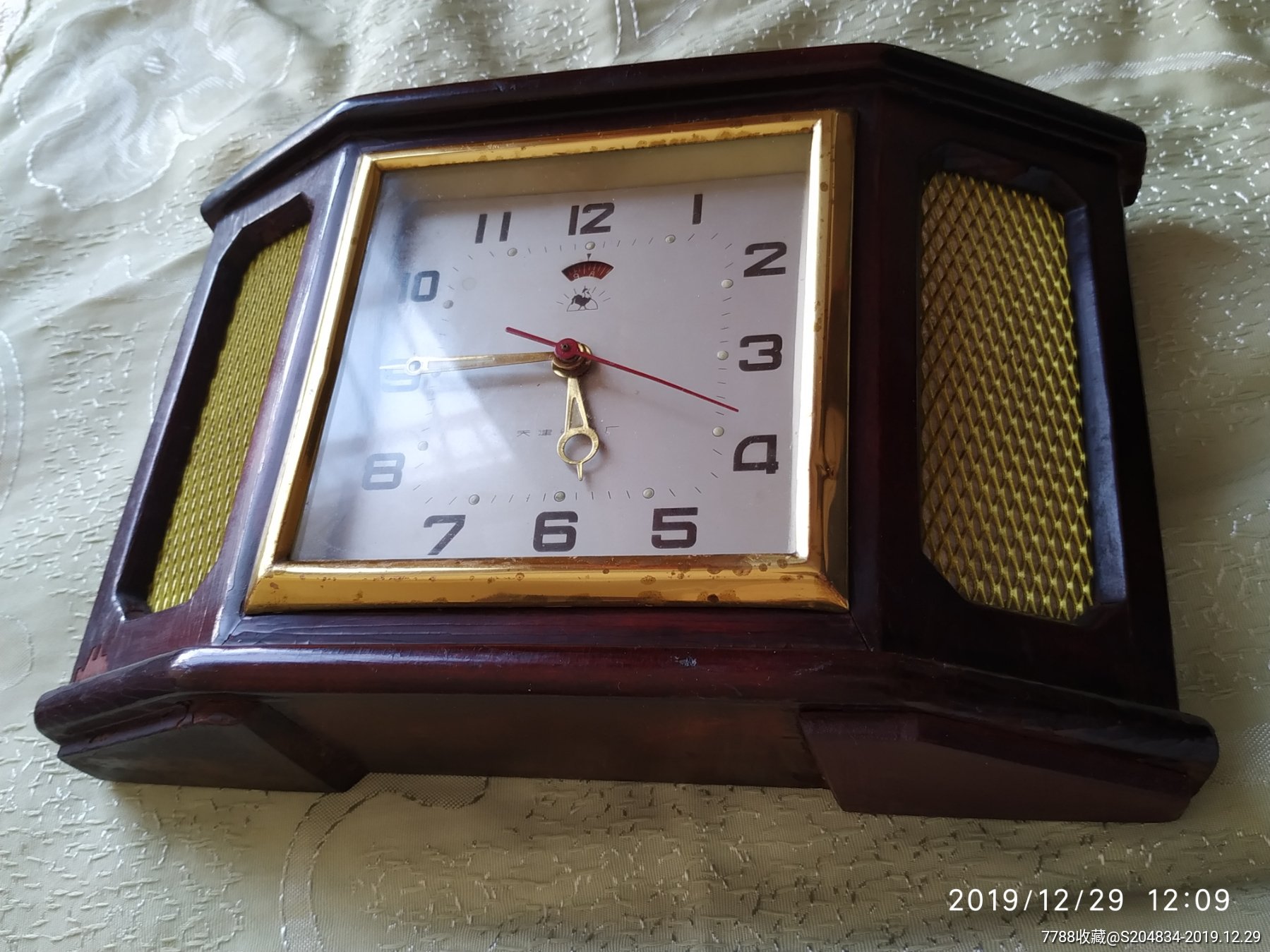 金鸡牌木壳闹钟