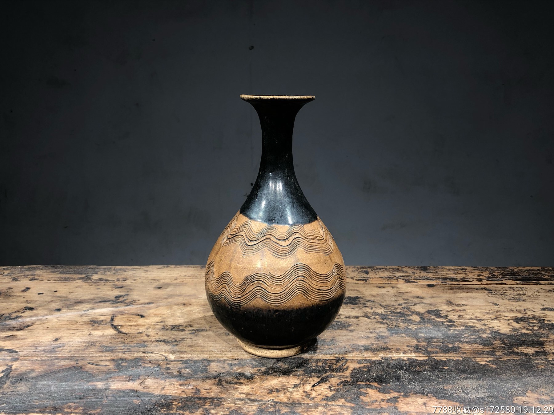 【黑釉水波纹玉壶春】器型规整,纹饰典雅独特!釉色浑厚,皮壳老辣!