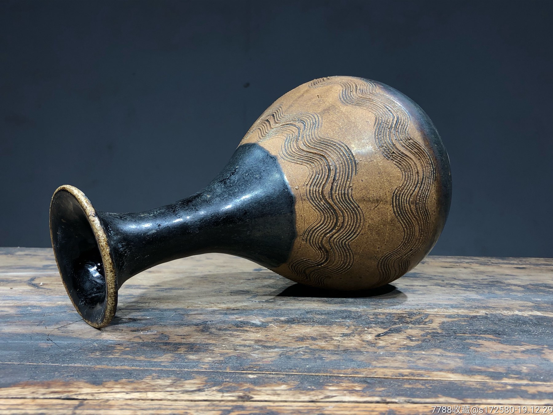 【黑釉水波纹玉壶春】器型规整,纹饰典雅独特!釉色浑厚,皮壳老辣!