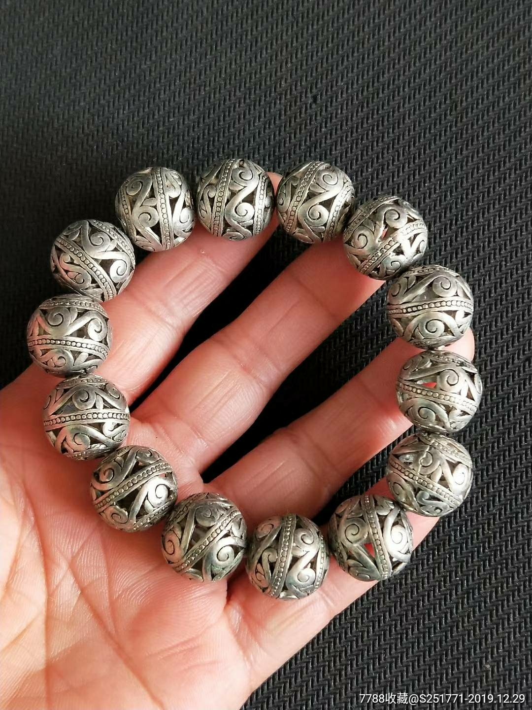 清末镂雕银珠手串