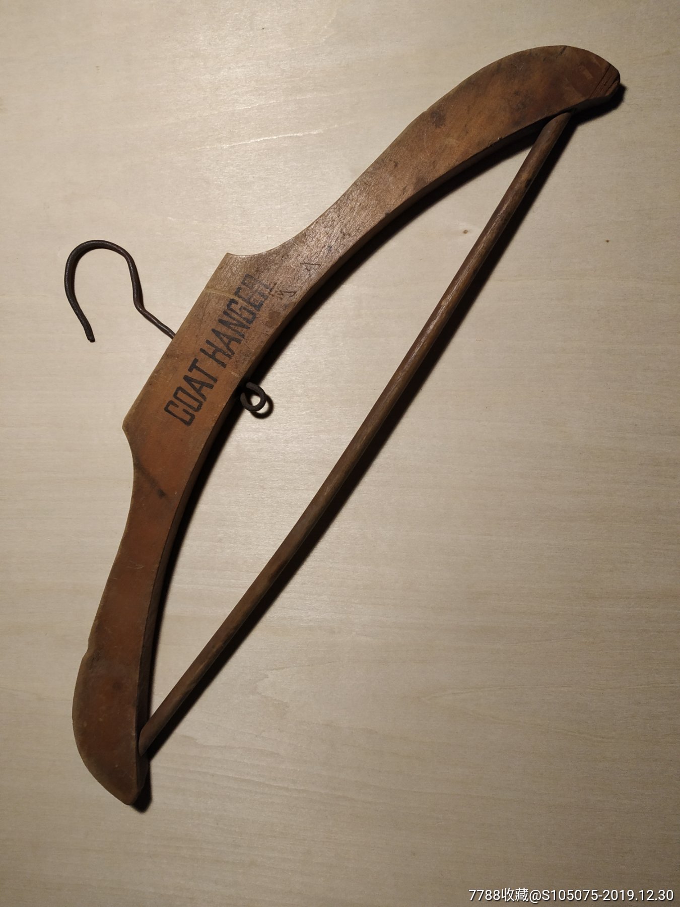 "商品>>>>￥2009品99老式实木衣挂衣架