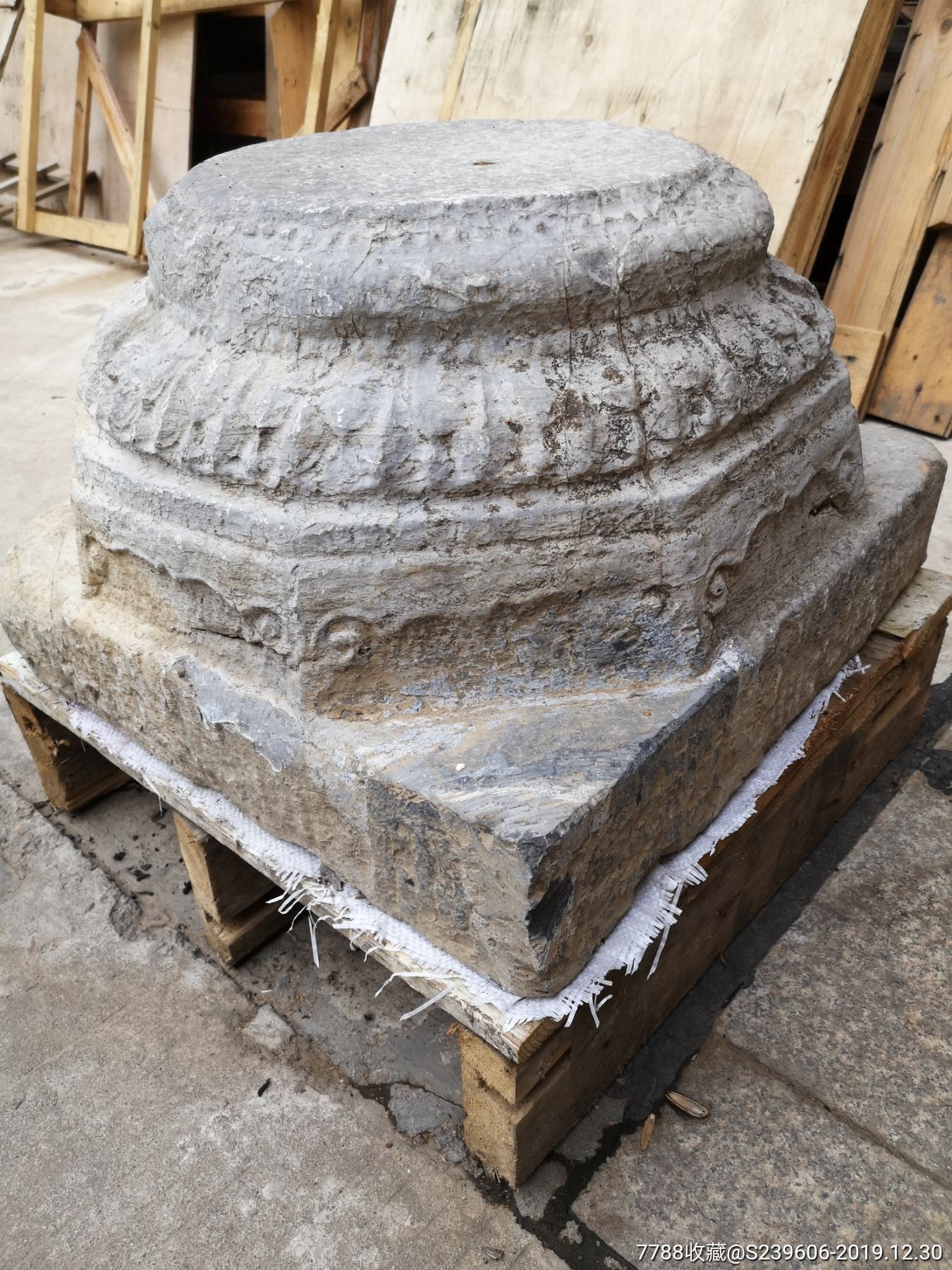 一对明代莲花石墩,柱墩