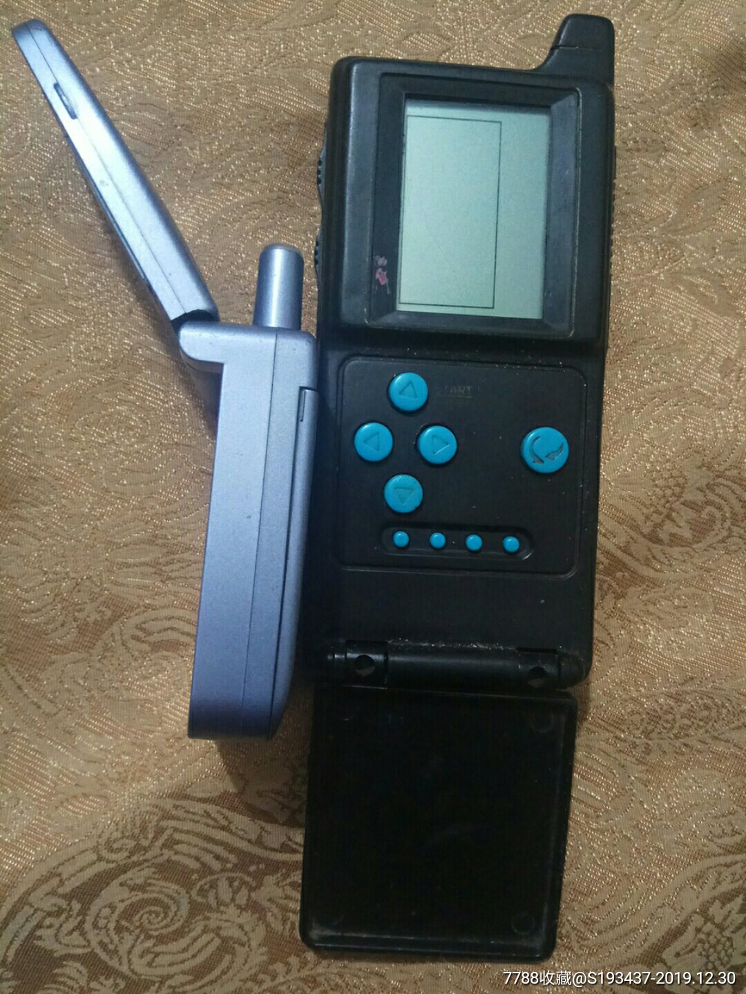 罕见两个大哥大可换卡手机式游戏机.