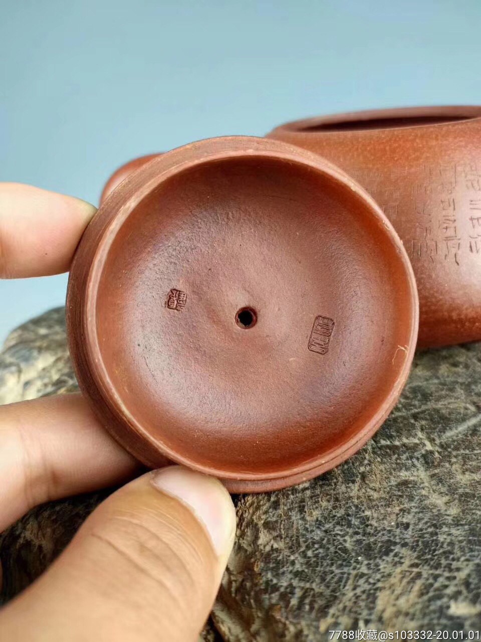 精品顾景舟制作刻刻心经石瓢老紫砂壶,用沙细致,字迹清晰,刀法苍劲有