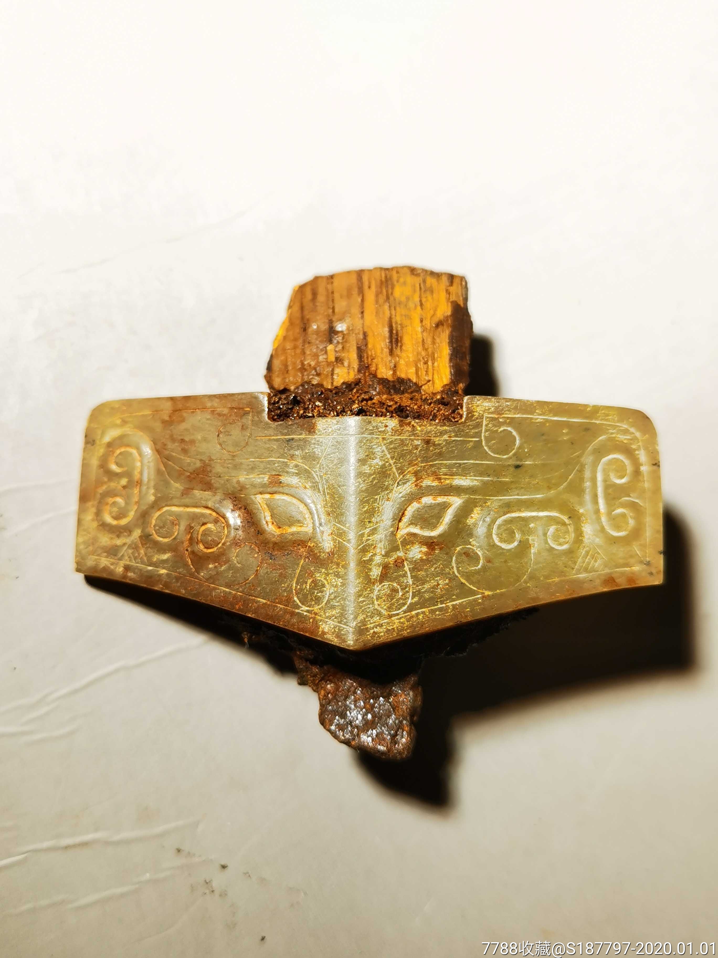 汉代和田籽料剑格兽面云纹剑饰