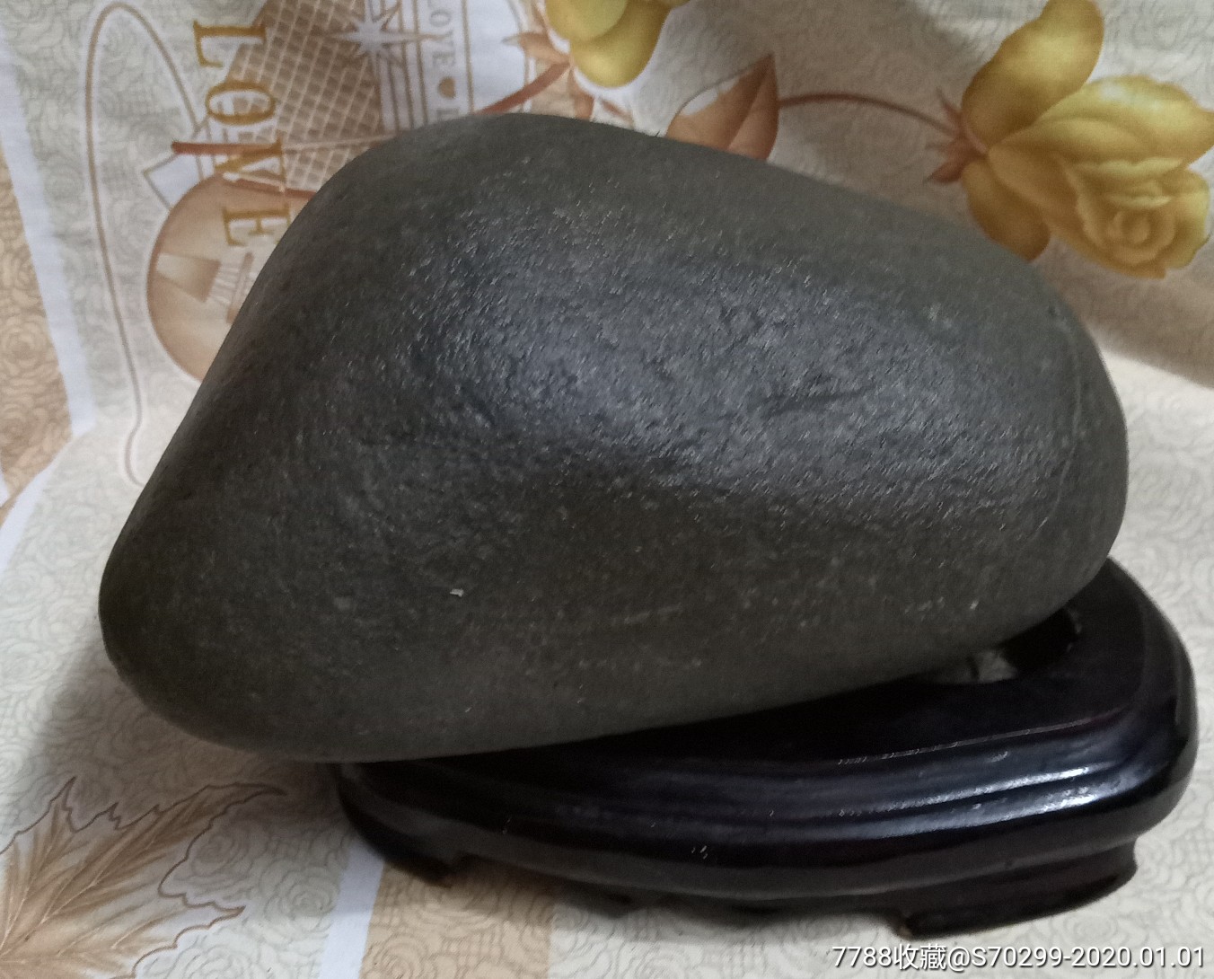 黑底金纹石图案石