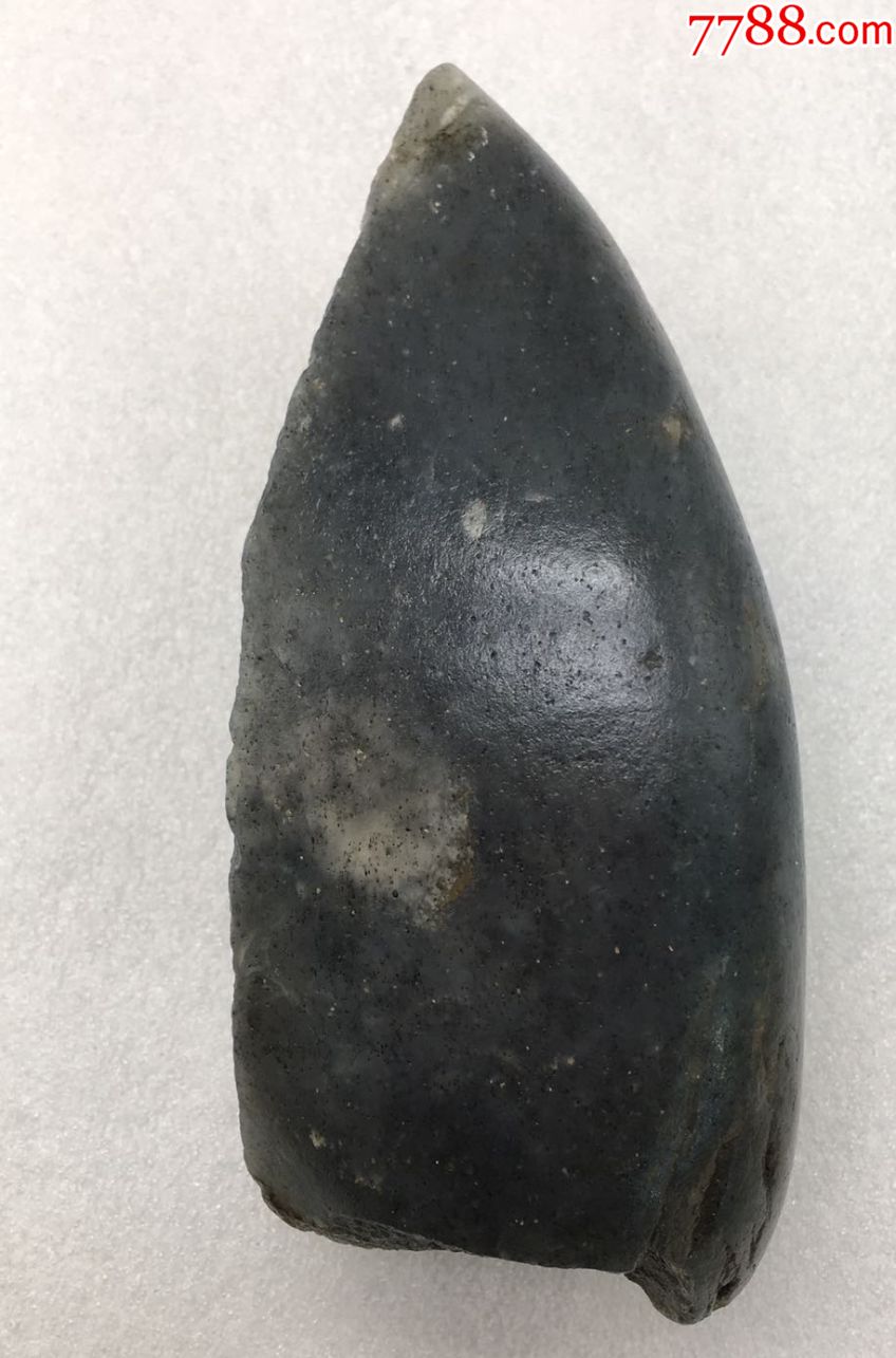 3622和田玉墨玉聚墨青花断面籽料750克