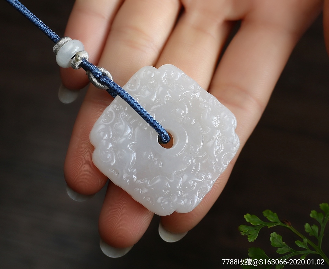 天然和田玉羊脂玉白玉四面兽方扣吊坠