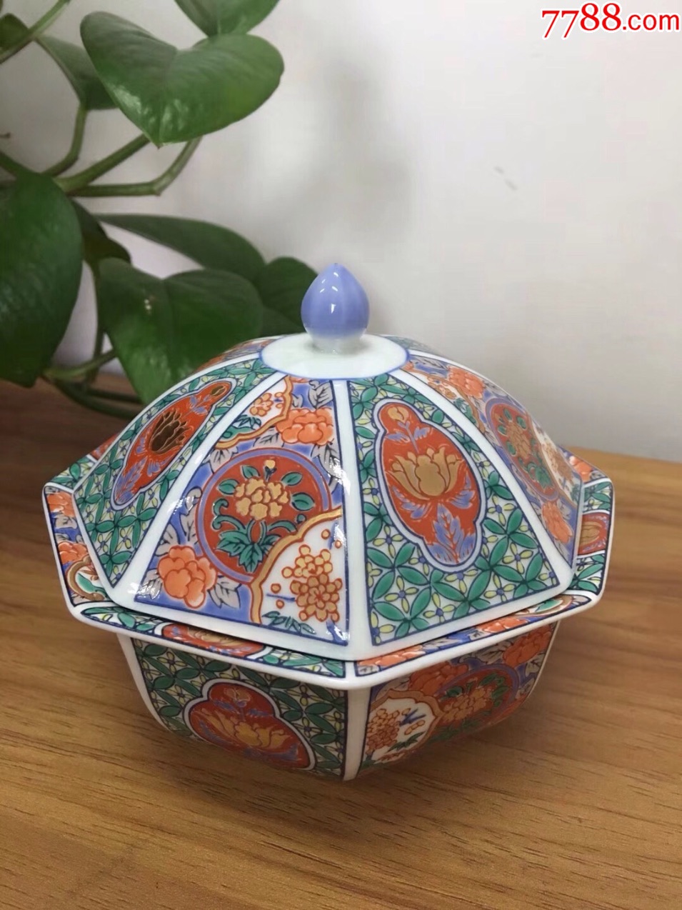 日本瓷器.锦松梅款八棱形盖碗.(弥右卫门.作)