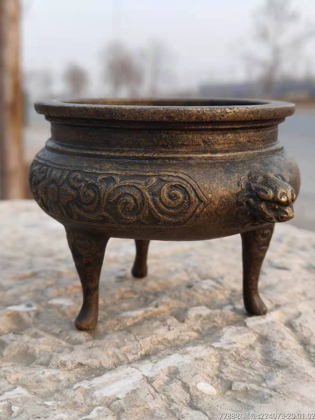 下乡偶得三足老香炉,包浆浓厚,使用痕迹明显,全品包老.