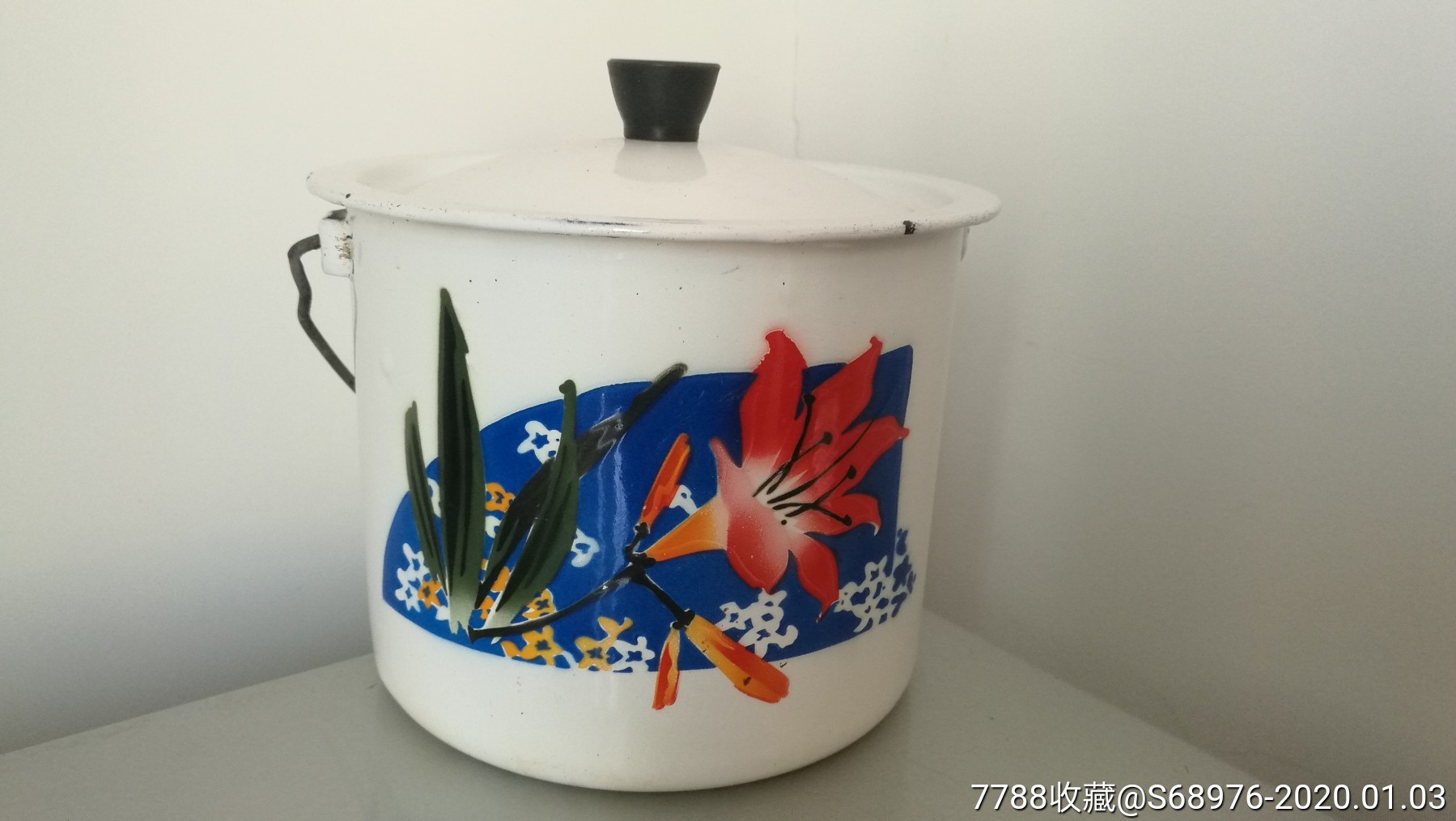 老搪瓷罐孔雀牌16公分年代戏影视道具