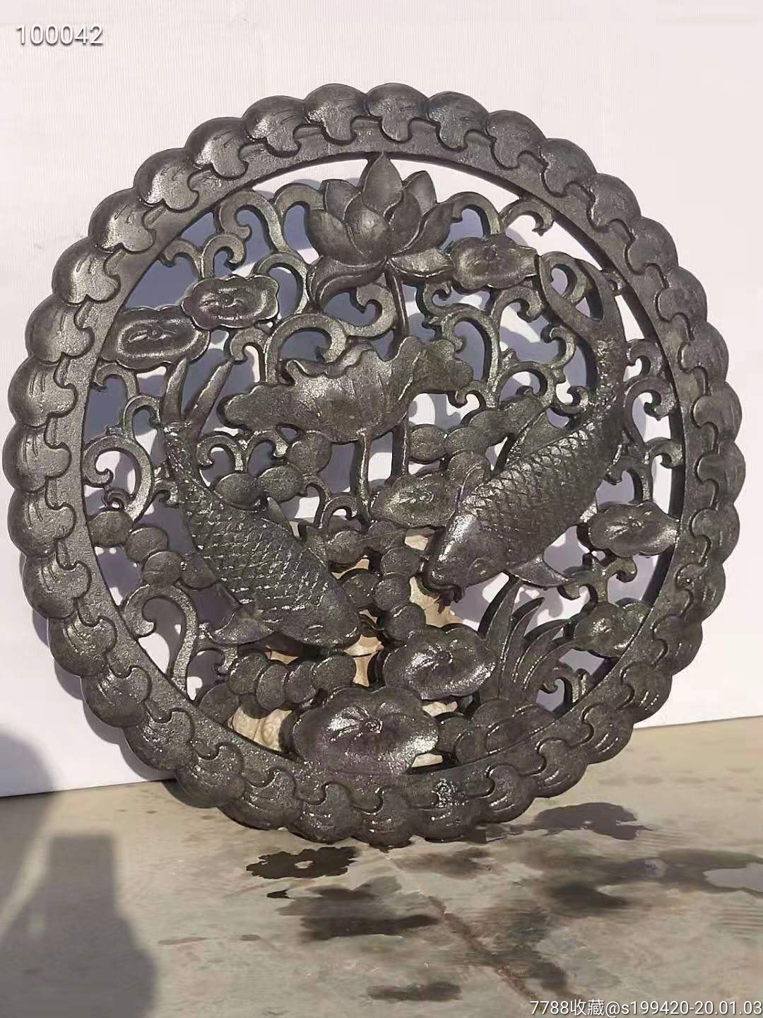 精雕【连年有余】,连年有余是由莲花和鲤鱼组成的中国传统的吉祥图案