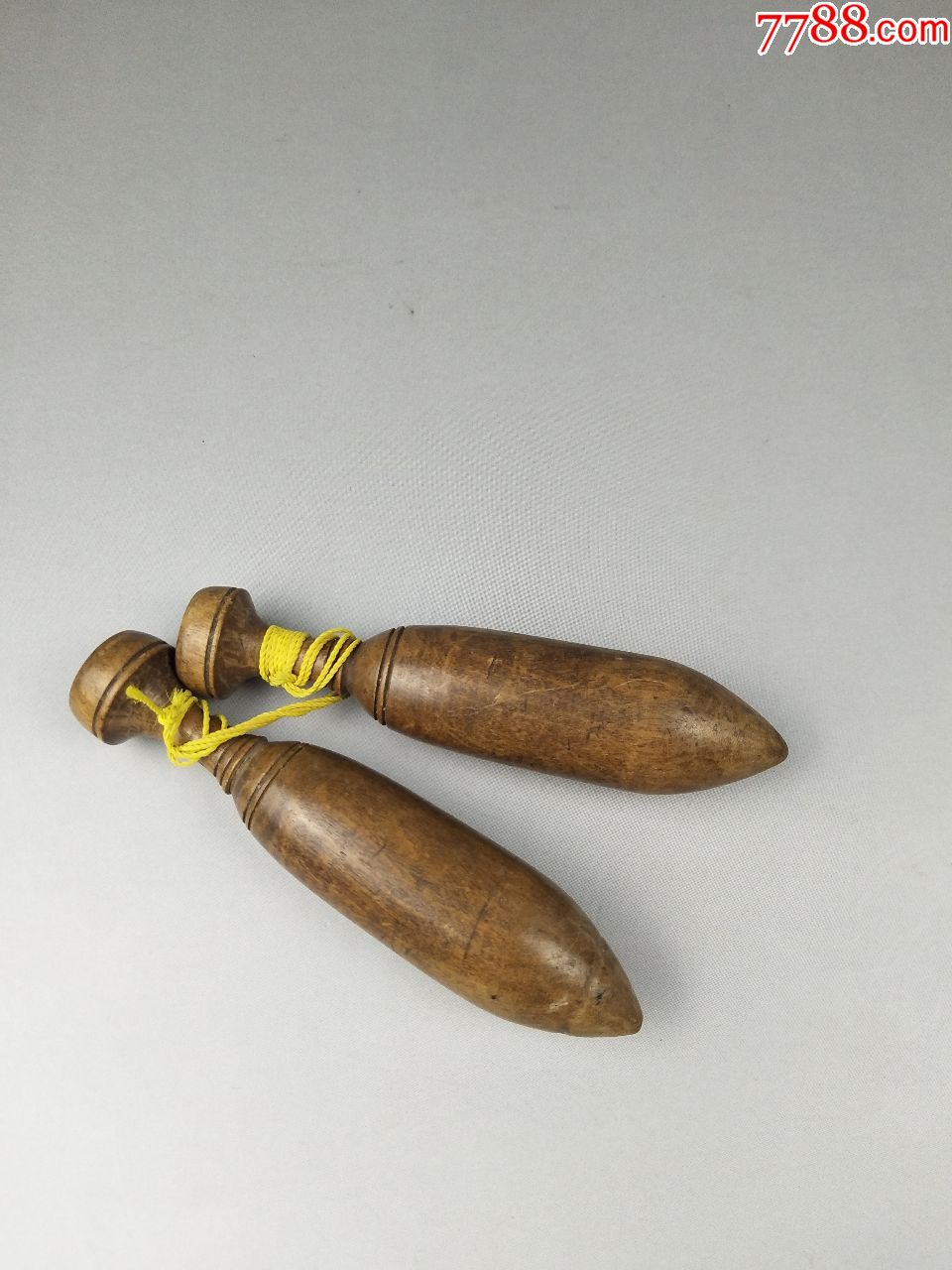 一对木雕小棒槌