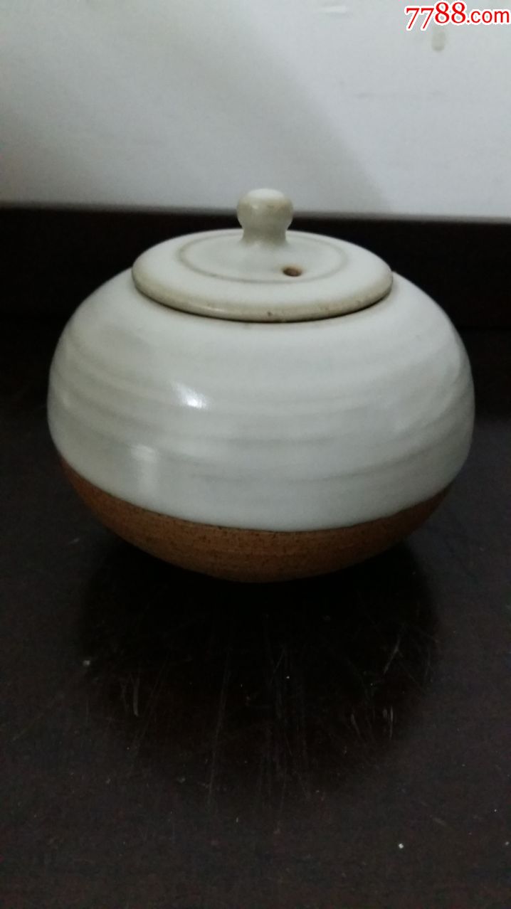 一个日本小瓷罐