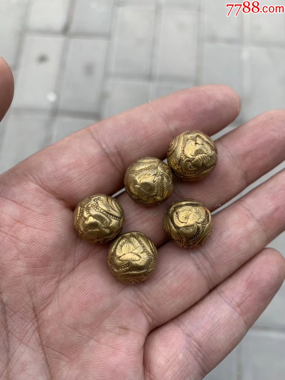 清代大号包金扣子一套