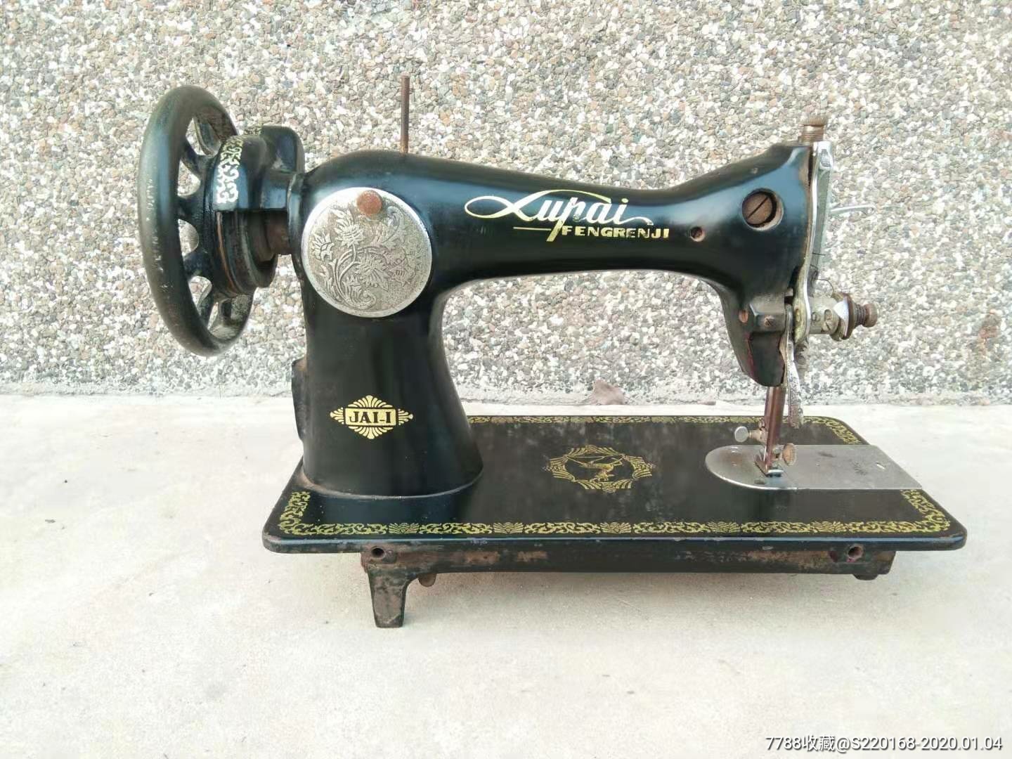 解放初期哈尔滨缝纫机厂出品的鹿牌缝纫机头