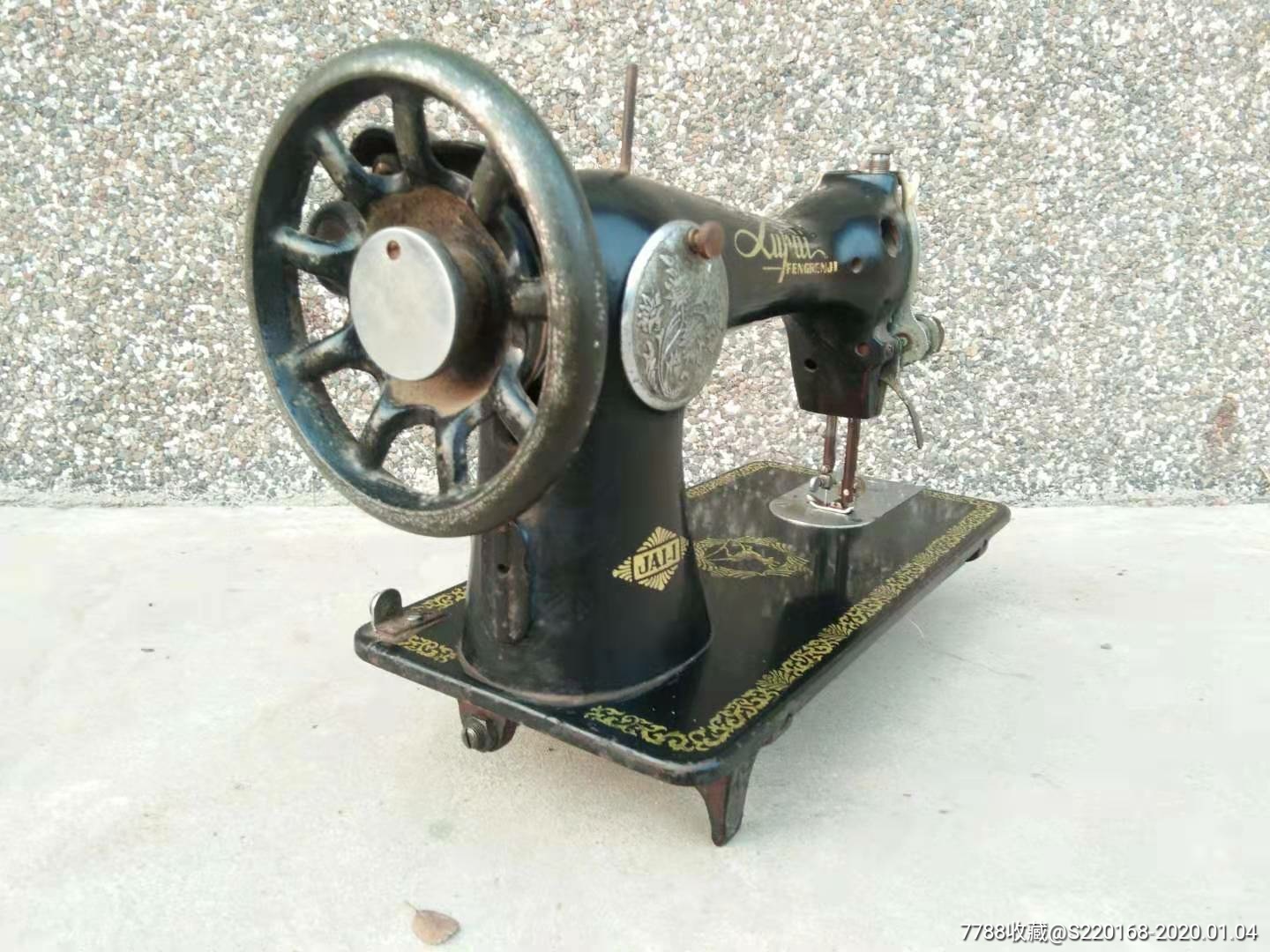 解放初期哈尔滨缝纫机厂出品的鹿牌缝纫机头
