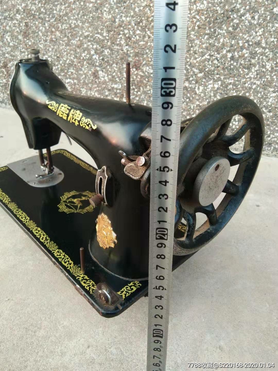 解放初期哈尔滨缝纫机厂出品的鹿牌缝纫机头
