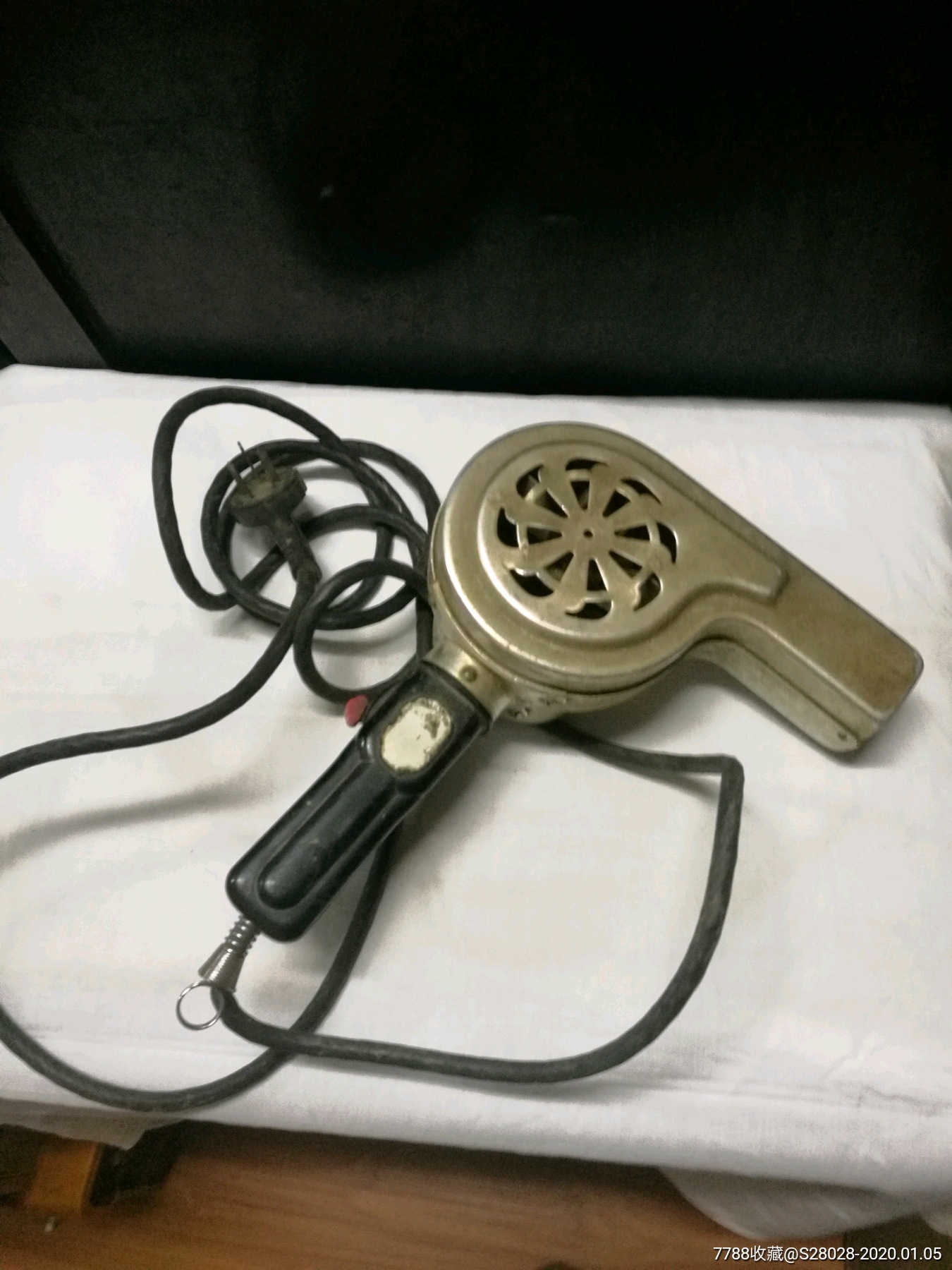 老式电吹风机