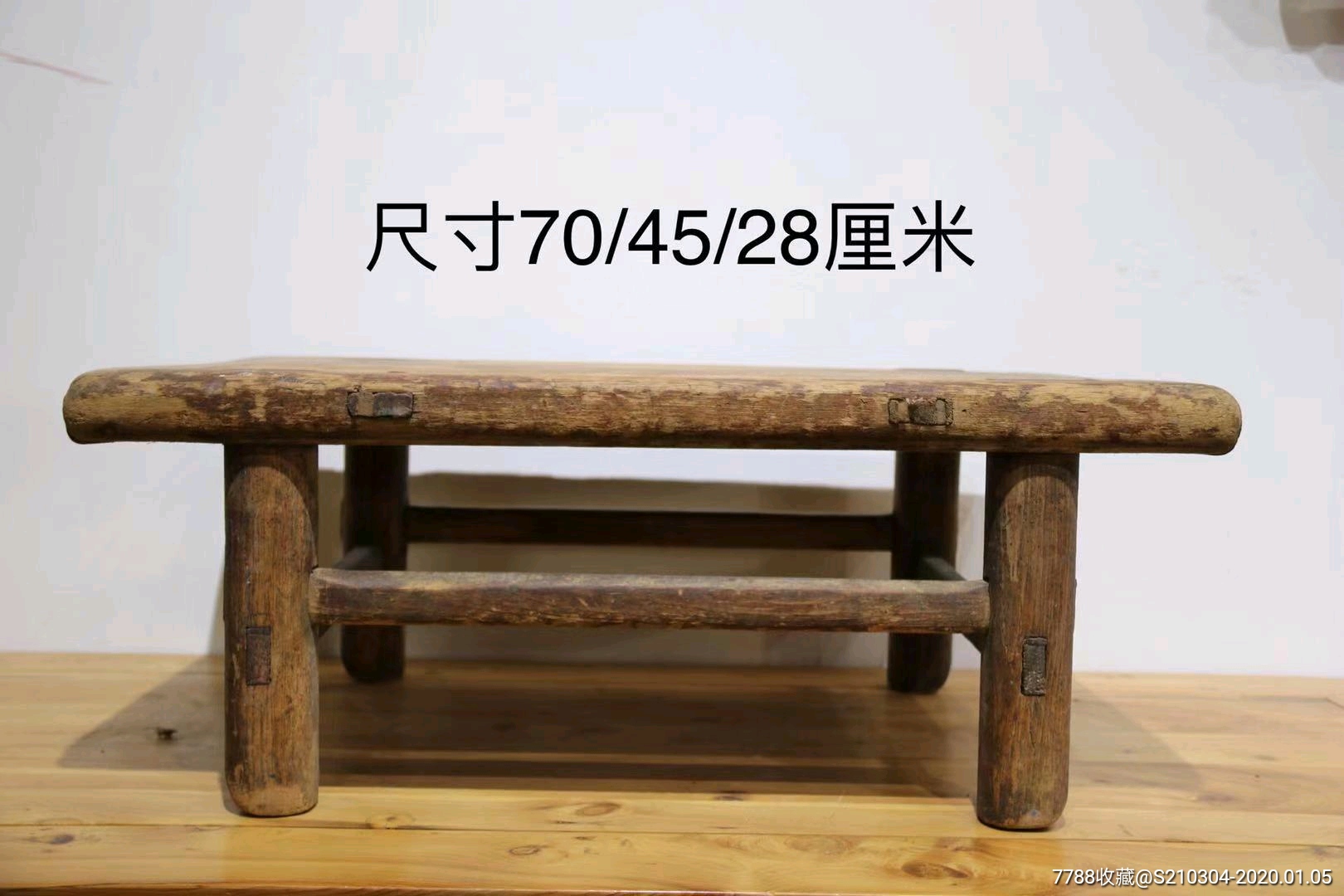 清,松柏圆腿炕桌,保存完好,木纹清晰,包浆浑厚,70/45/28厘米