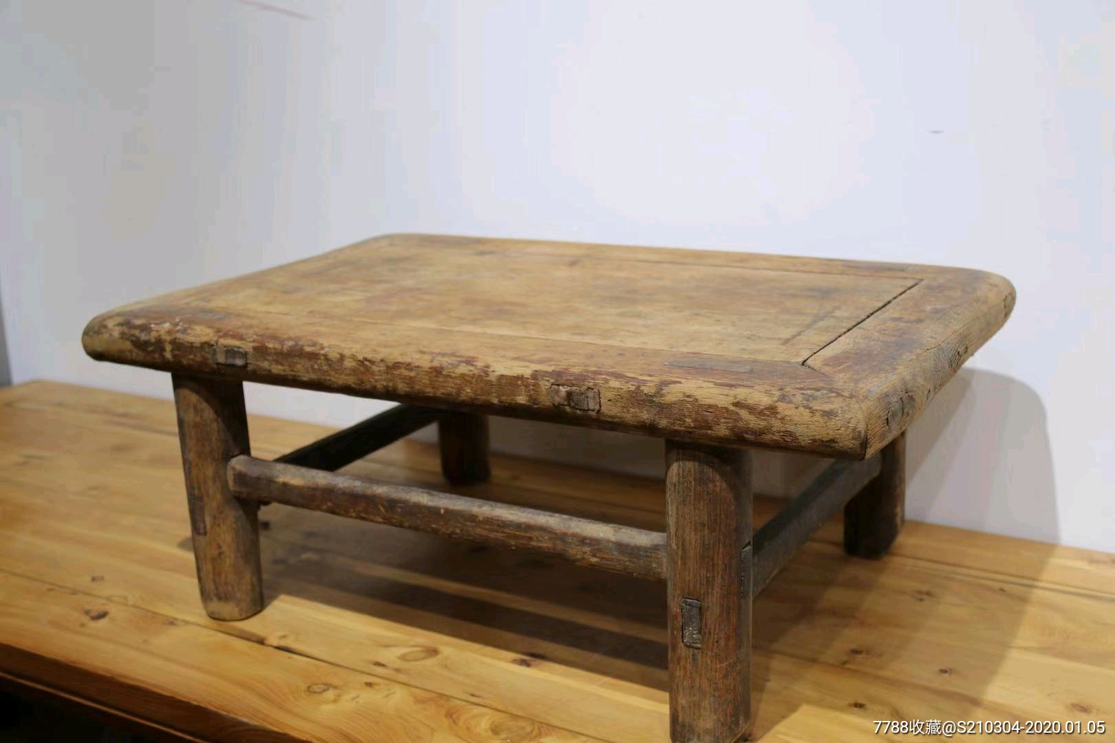 清,松柏圆腿炕桌,保存完好,木纹清晰,包浆浑厚,70/45/28厘米