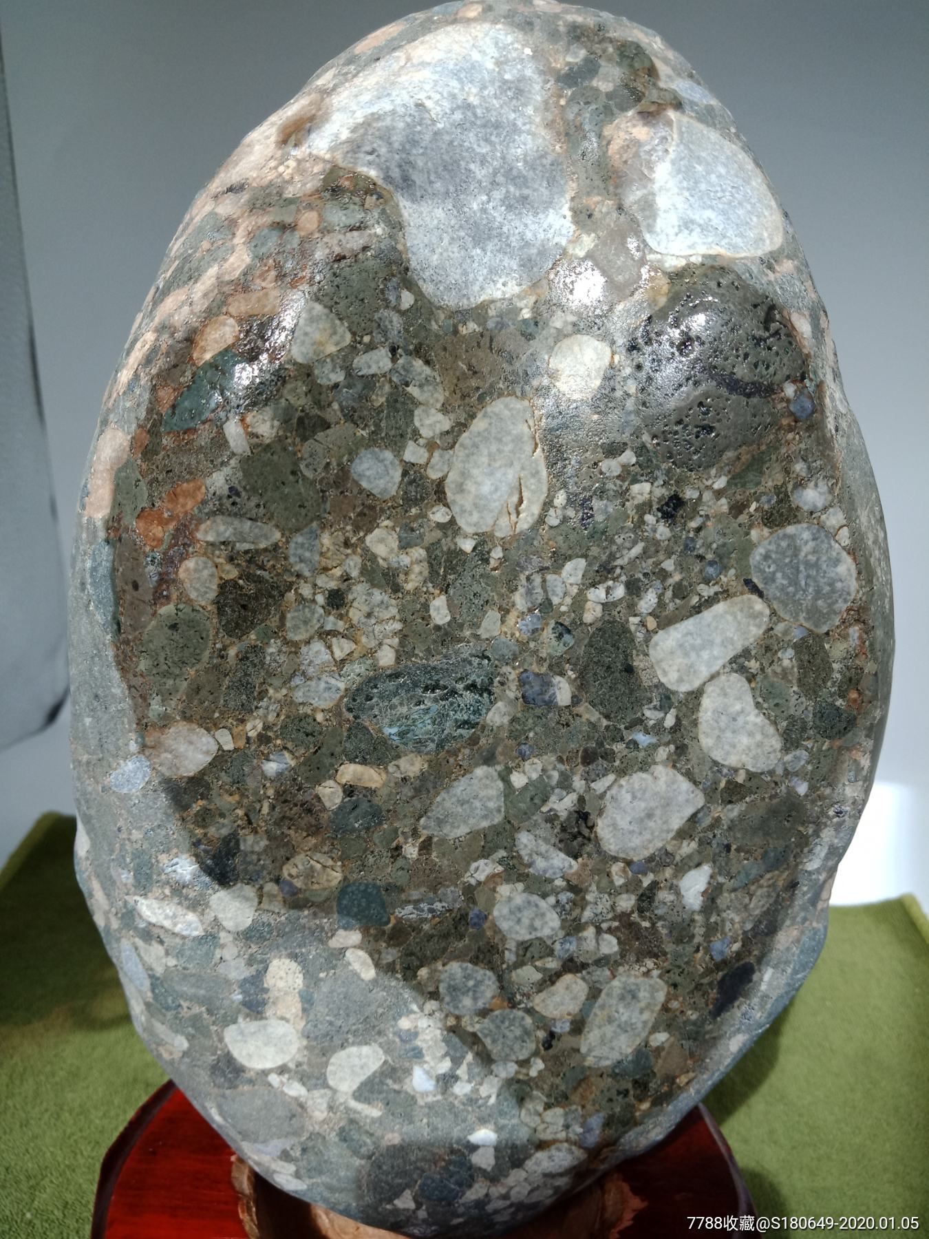 五彩角砳陨石(微弱磁)