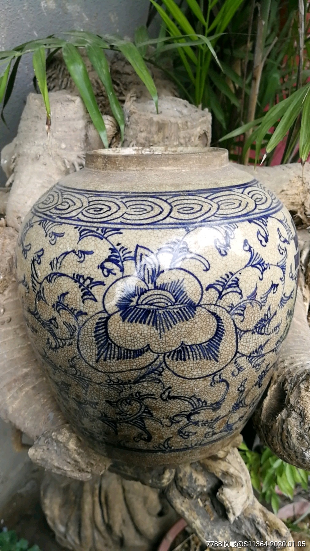 清代青花缠枝莲喜字罐