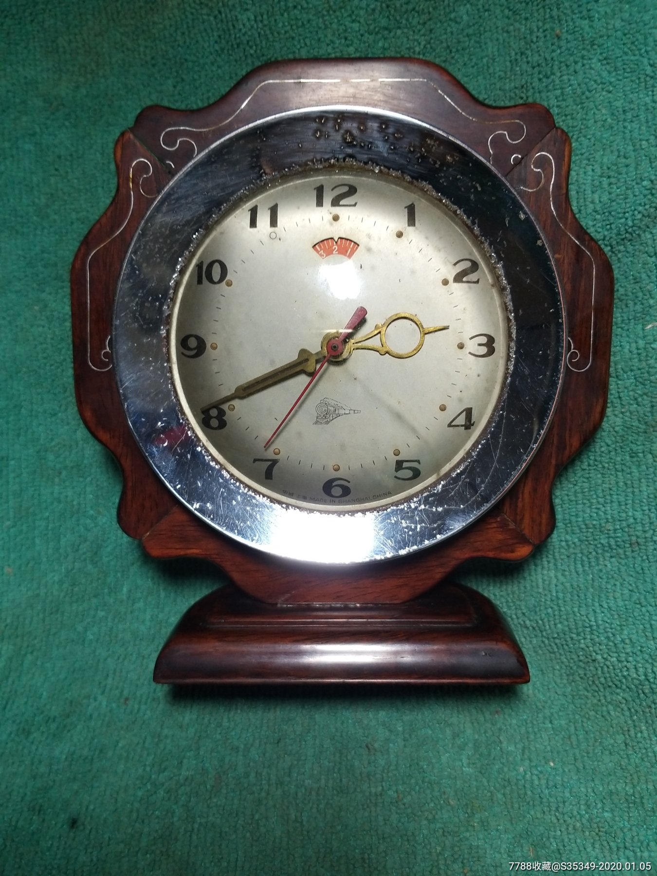 黄花梨火车头镶嵌银丝闹钟