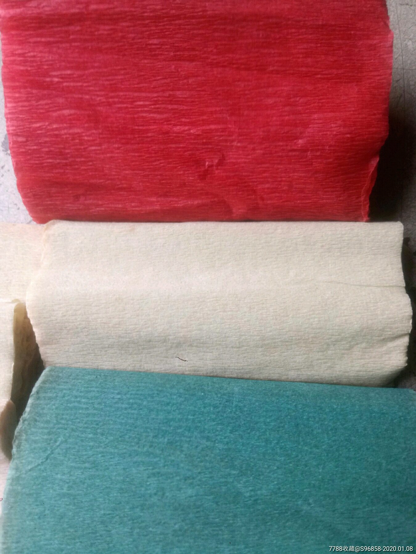 很多种颜色的老皱纹纸