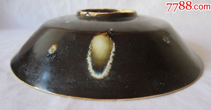 宋代定窑黑釉点彩折腰盘