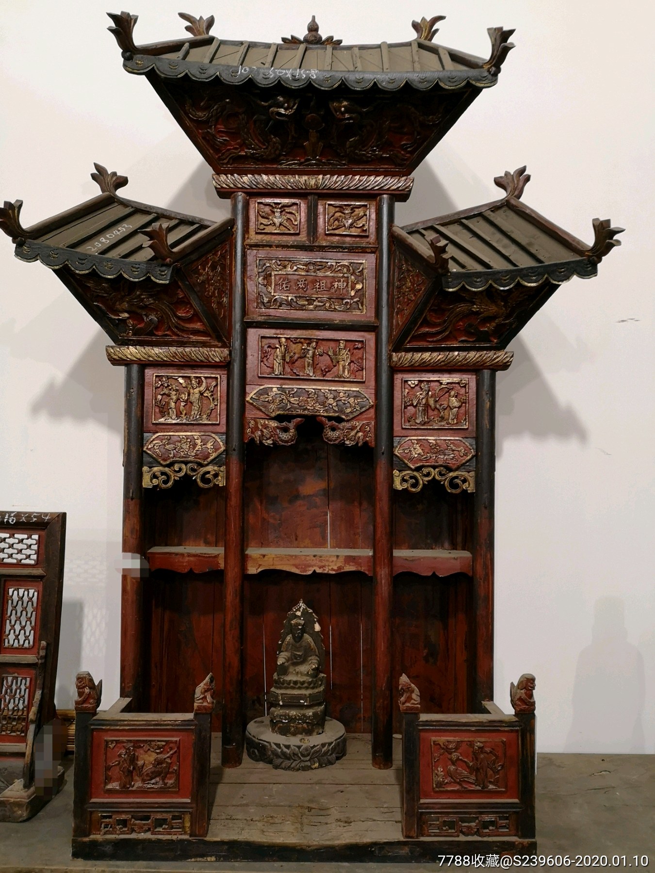 清代描金人物神龛佛龛