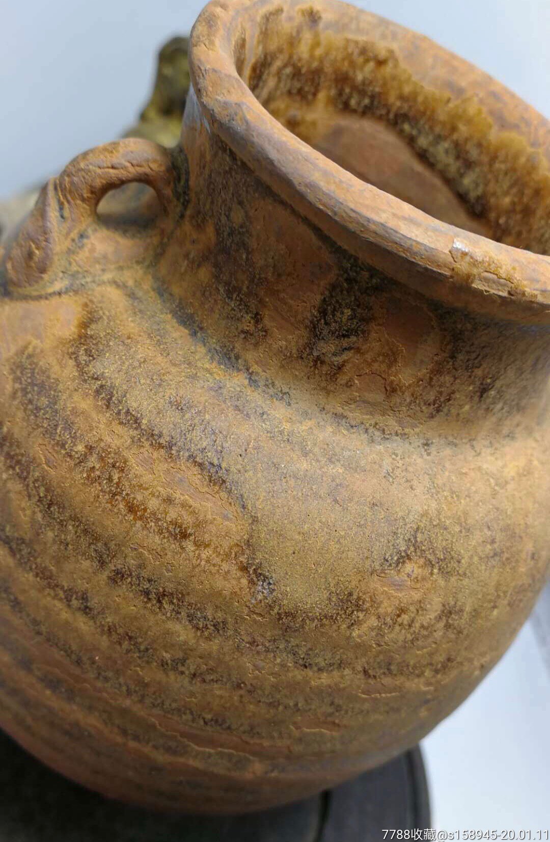 宋代建窑茶沫釉双系玄纹罐