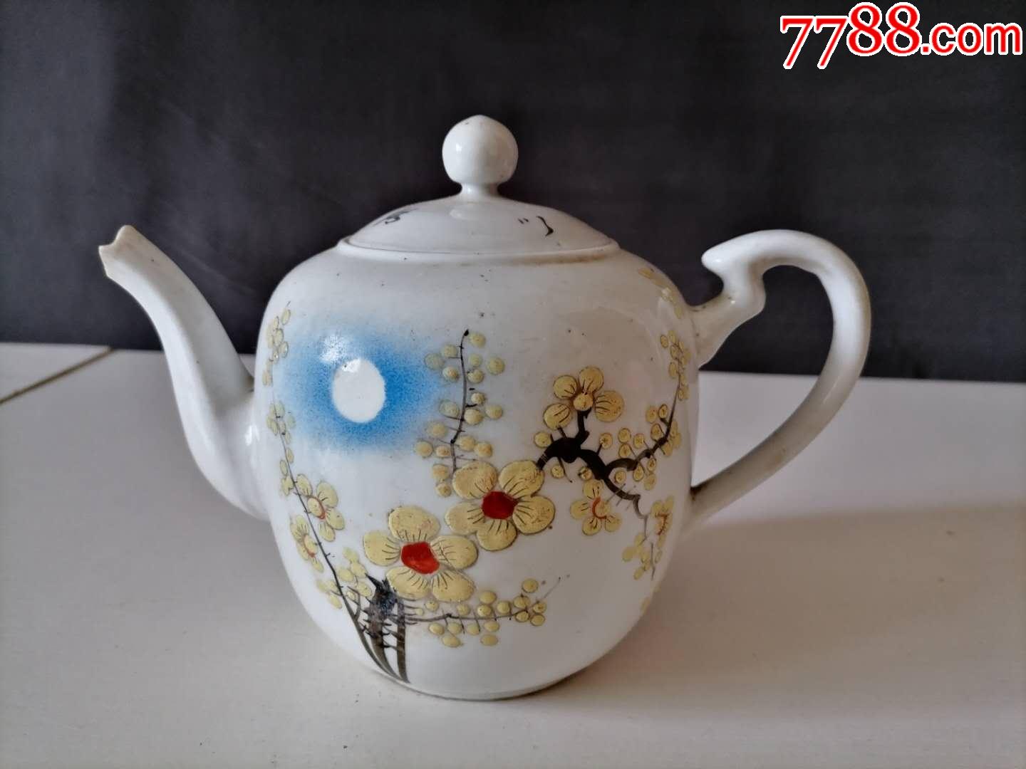 "八大山人"斗彩梅开五福花卉茶壶