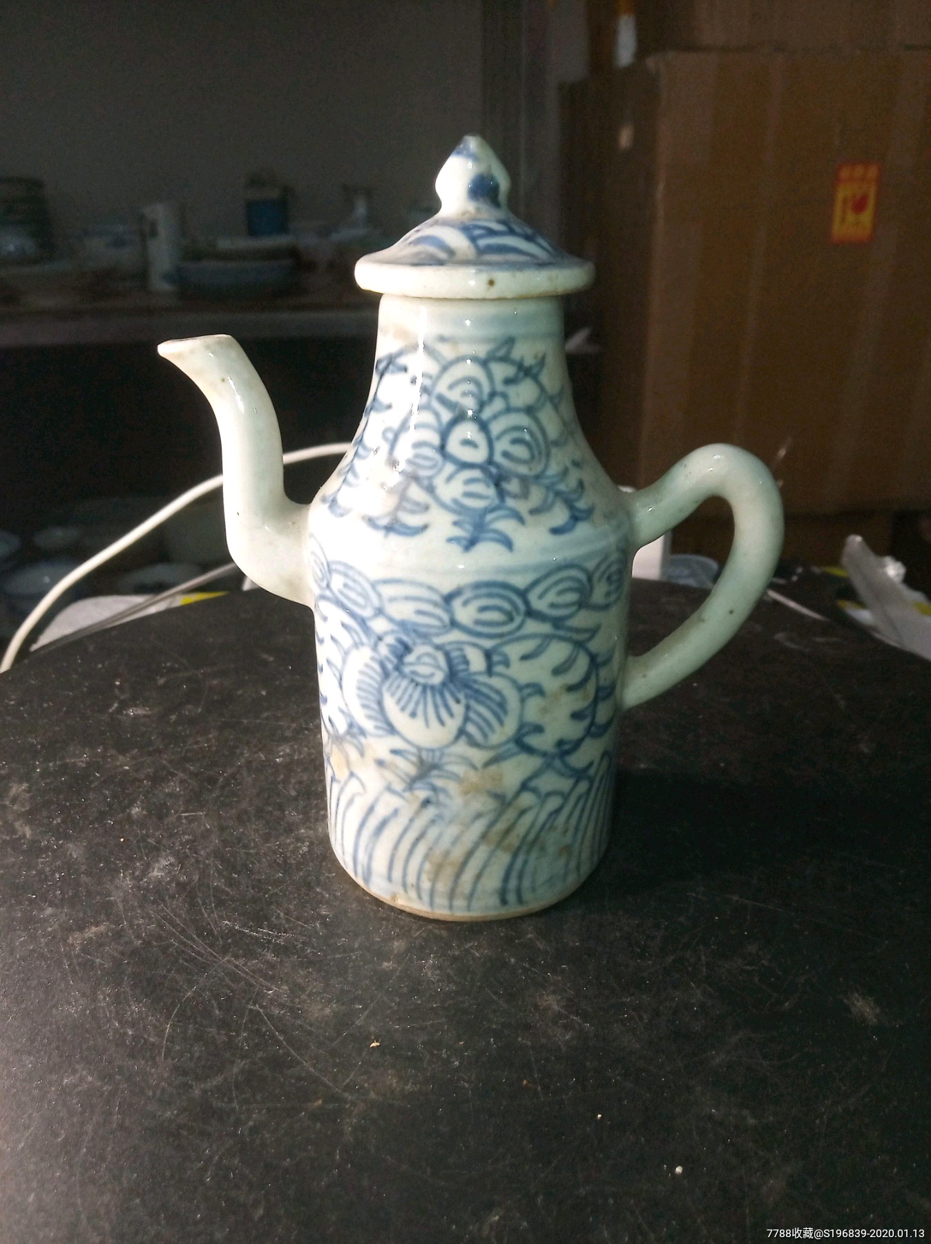 清代缠枝莲纹酒壶