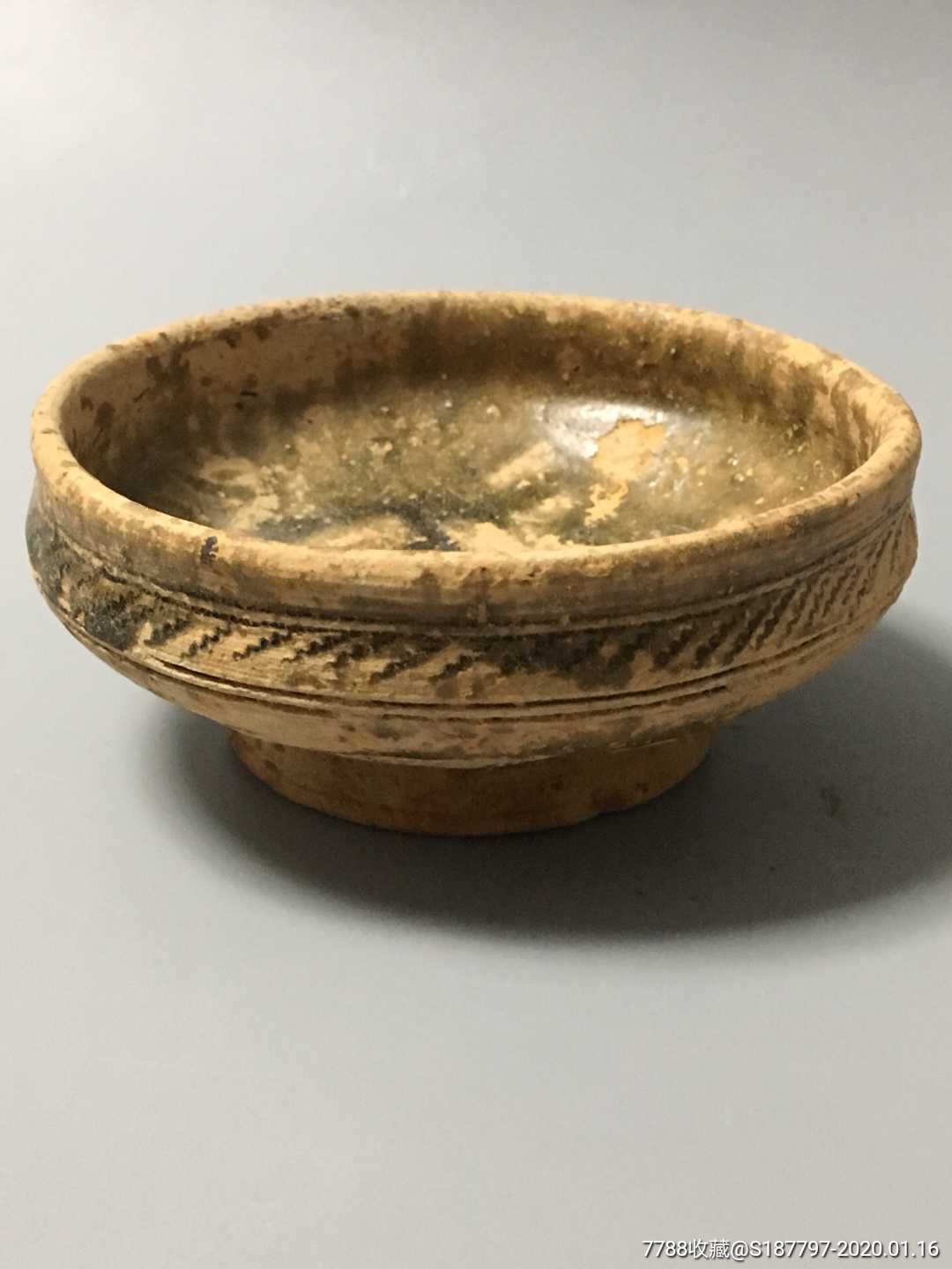 西周原始青瓷针刺纹豆