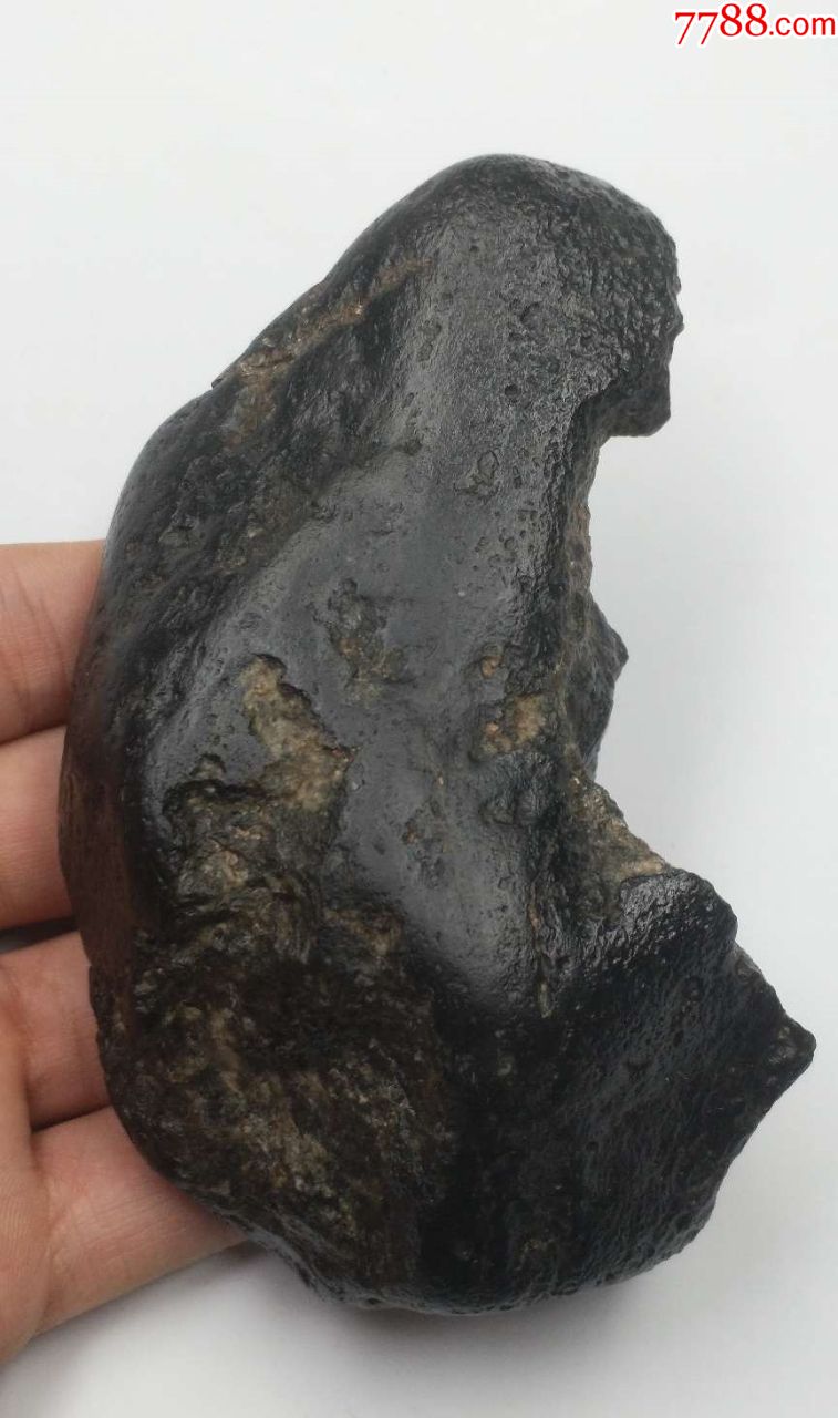 3675和田玉黑青旱籽戈壁料原石3396克