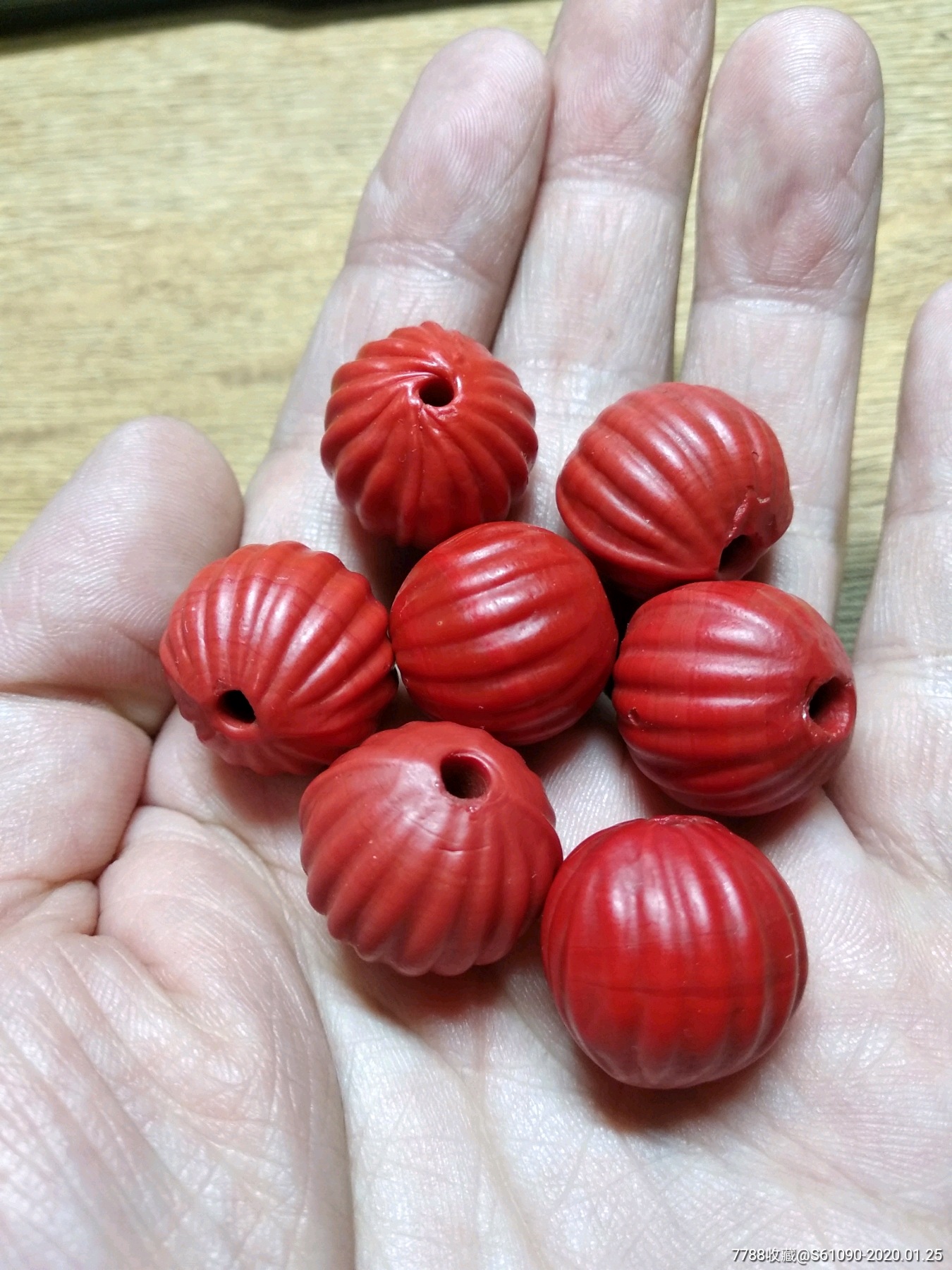 老的红色琉璃珠7个