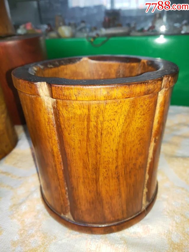 142清代老黄花梨瓜棱笔筒一个尺寸1413公分