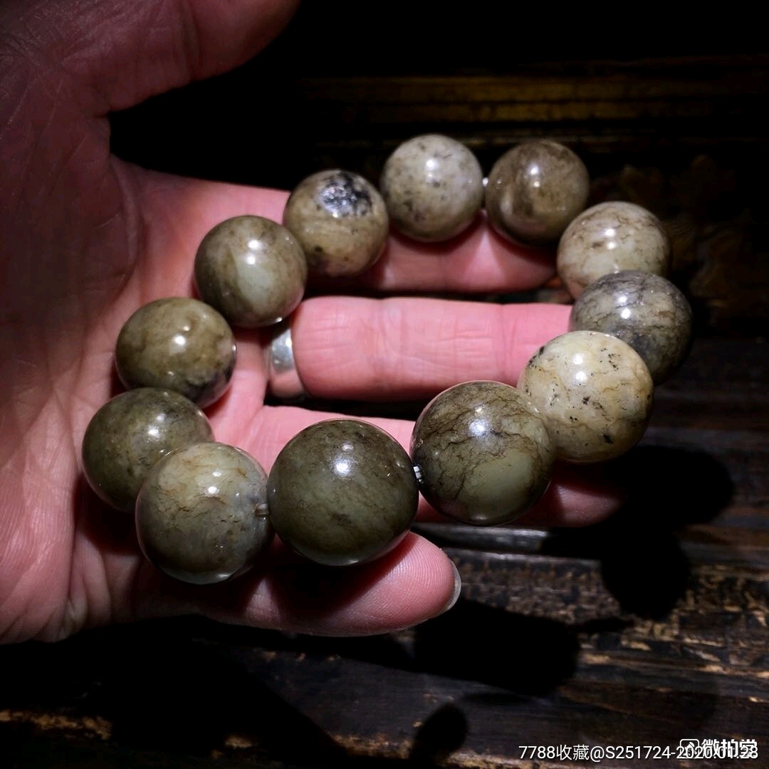 重器ming,或更早期和田玉老提油手串