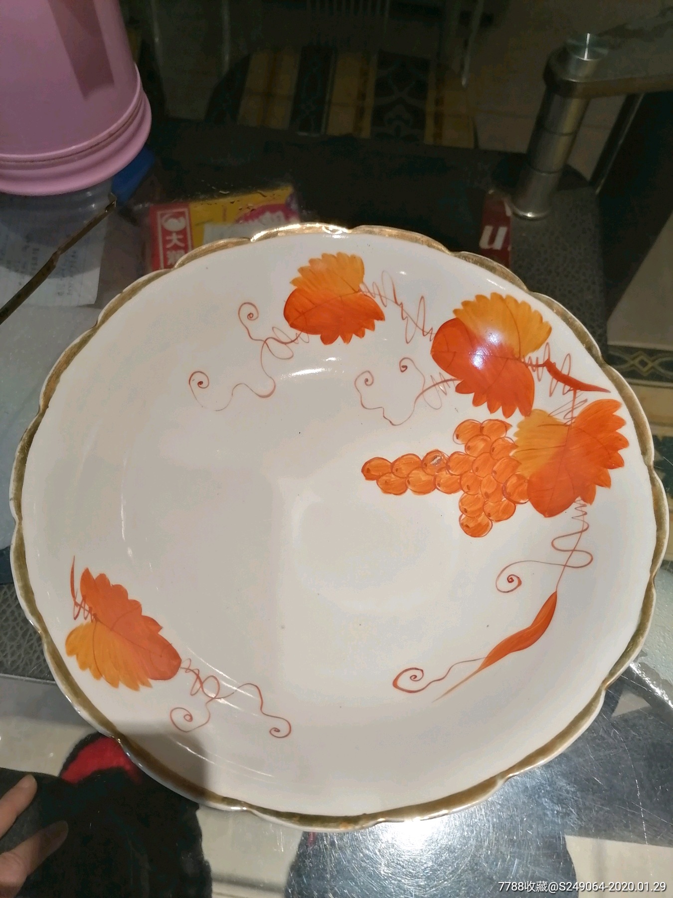 民国超级大碗直径26公分全品相,葡萄多子多福,寓意好