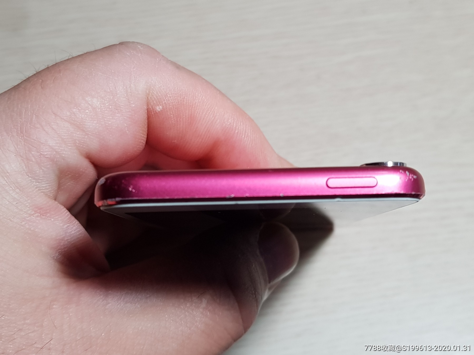 8新,苹果ipodtouch5(32g),四角有磕碰