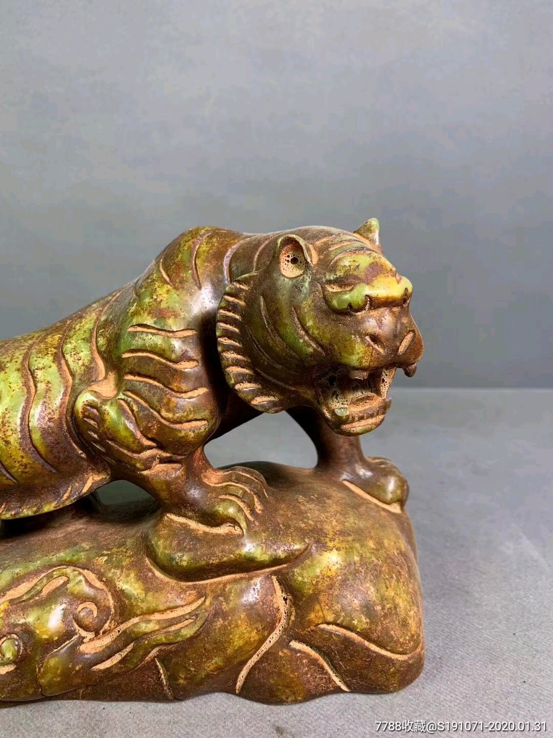 出土汉代和田玉老虎