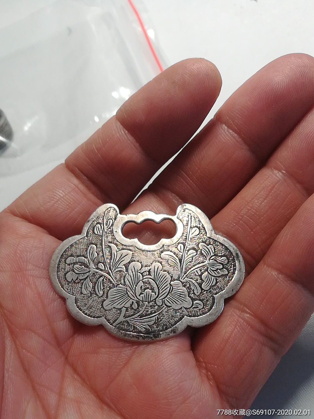 长命百岁牡丹锁片