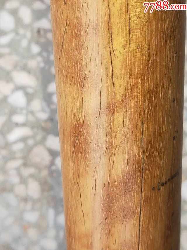 269清代老金丝楠木大秤杆一个,尺寸140-3.3-2.5公分